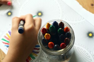 Kreativtreff für Kinder ab 5 Jahre – Thema: Kerzen gießen